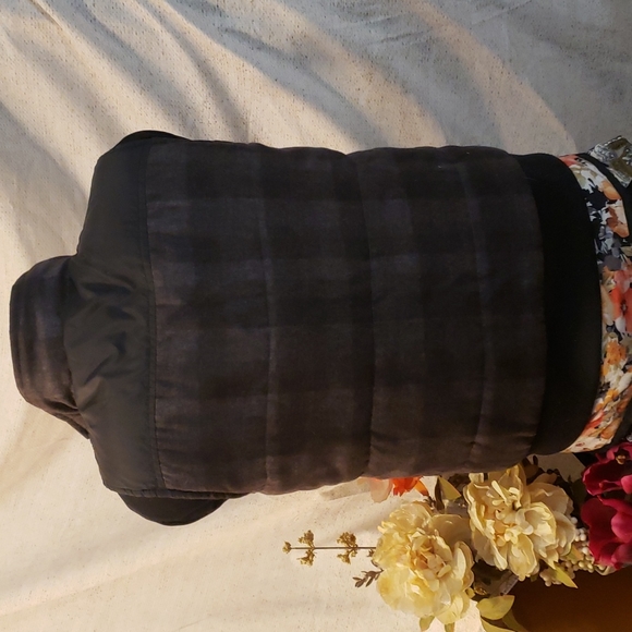 Original deluxe vest size small, fits more like a medium. - Picture 2 of 4